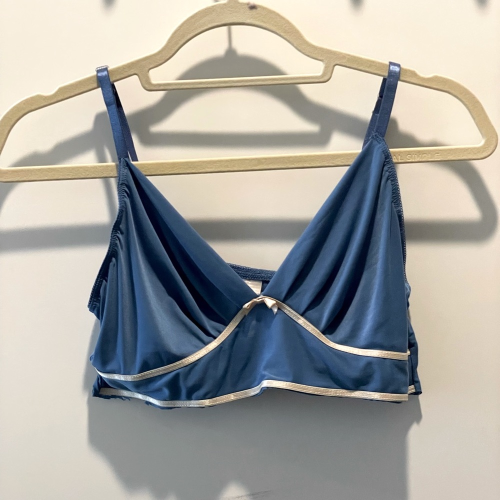 Cropped blue tank top